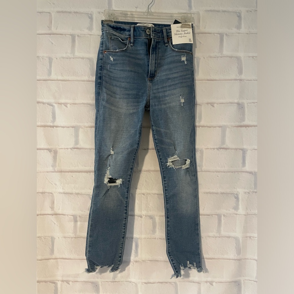 Abercrombie & Fitch | NWT Super Skinny Ankle High Rise Distressed Jeans